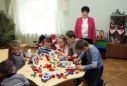 діти разом із завідувачкою садка Ольгою Чудовською (фото: Андрій Польовий)